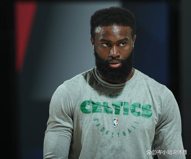 梅西妻子安东内拉晒照 红唇皮衣秀傲人曲线(图).