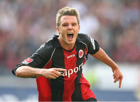 作为比利时队长首发连续2场参与2球，蒂莱曼斯是有统计以来首人